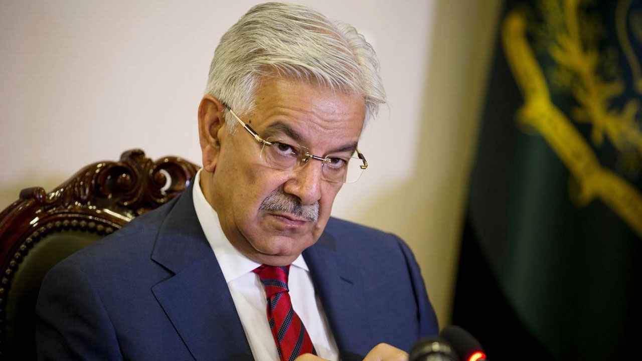 দেশবাসীকে মানসিকভাব প্রস্তুত থাকতে বললেন পাকিস্তানের প্রতিরক্ষামন্ত্রী